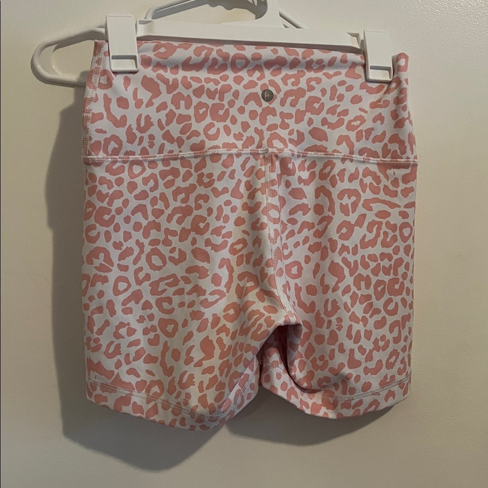 90 Degree By Reflex Pink Leopard Women's Bike Shorts - Picture 2 of 2